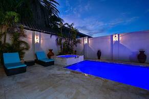Blue Makini Villa in Noord