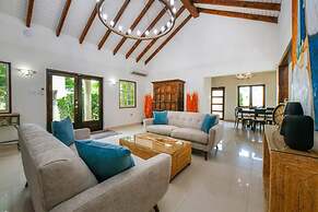 Blue Makini Villa in Noord