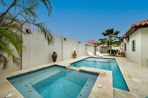 Blue Makini Villa in Noord