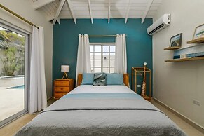 Blue Makini Villa in Noord