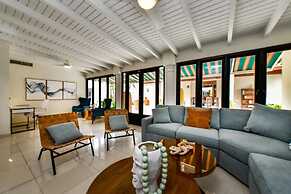 Blue Makini Villa in Noord