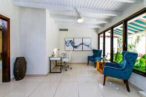 Blue Makini Villa in Noord