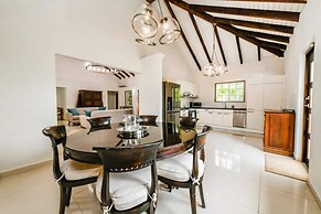 Blue Makini Villa in Noord