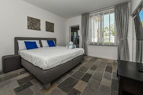 180 Ocean View 2 min to Beach Jacuzzi