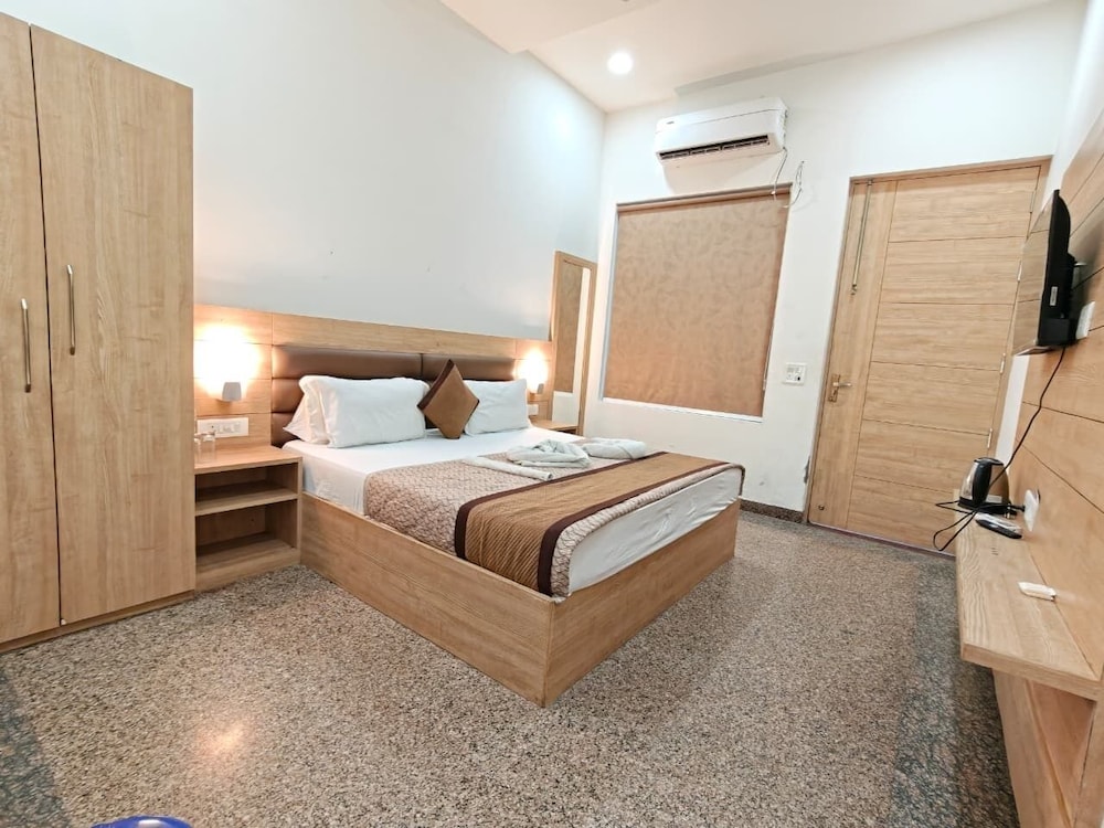 Hotel Devi Ram Atithi Bhawan Vrindavan