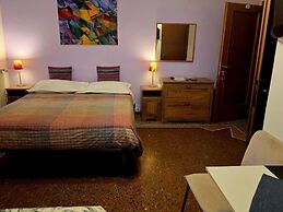 Alfonso Guest House