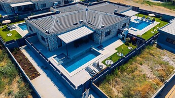 Zora Beyaz Taş Villaları