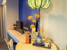 Room-hotel With Balcony in Phukettown