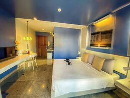 Room-hotel With Balcony in Phukettown