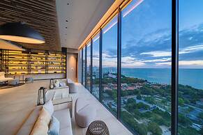 Stunning Sea View Condo -next To Beach