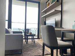 Stunning Sea View Condo -next To Beach