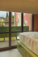 Nico Hotel & Residences