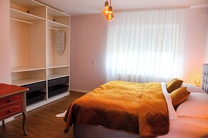 Tweet apartments