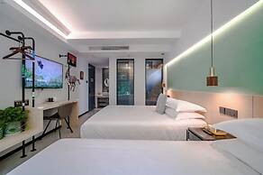 Blooming Lotus Hostel