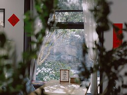Blooming Lotus Hostel