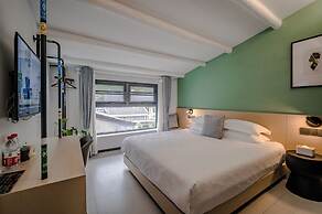 Blooming Lotus Hostel