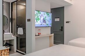 Blooming Lotus Hostel
