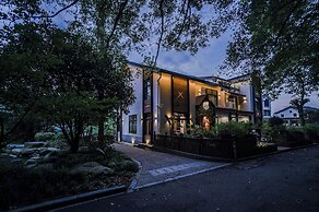 Blooming Lotus Hostel