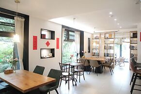 Blooming Lotus Hostel