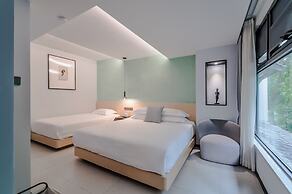 Blooming Lotus Hostel