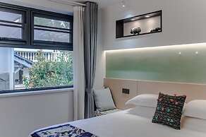 Blooming Lotus Hostel