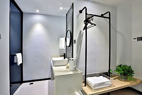 Blooming Lotus Hostel