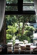 Blooming Lotus Hostel
