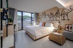 Blooming Lotus Hostel