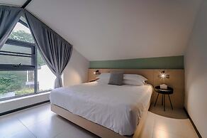Blooming Lotus Hostel