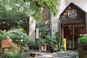 Blooming Lotus Hostel