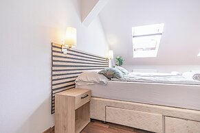 Stylish 3BR Apt With Balcony City Center