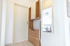 Stylish 3BR Apt With Balcony City Center