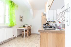 Stylish 3BR Apt With Balcony City Center