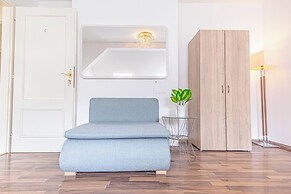 Stylish 3BR Apt With Balcony City Center