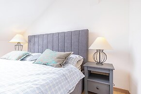 Stylish 3BR Apt With Balcony City Center