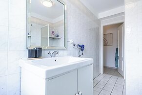 Stylish 3BR Apt With Balcony City Center