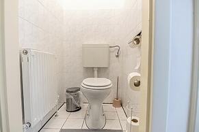 Stylish 3BR Apt With Balcony City Center