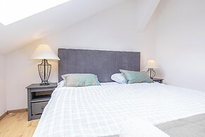 Stylish 3BR Apt With Balcony City Center