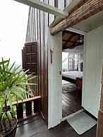 4000Dao-A Hilltop Hideaway Experience