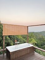 4000Dao-A Hilltop Hideaway Experience