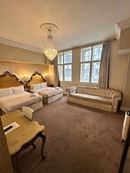 White Star Line Hotel