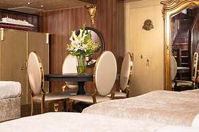 White Star Line Hotel