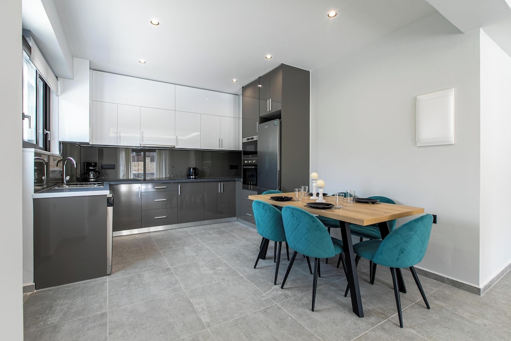 Neaira Apartments