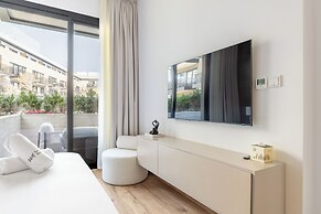 JVC Gem 2BR w maidsroom - Oakley Square