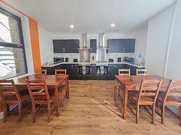 Hullywood Rooms