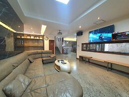 Koregon Hotel & Pool Villas