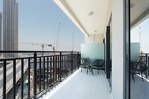 KeyRock Living - Elegant Lake View Apt