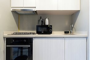 KeyRock Living - Elegant Lake View Apt