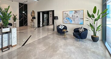 KeyRock Living - Elegant Lake View Apt