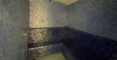 KeyRock Living - Elegant Lake View Apt